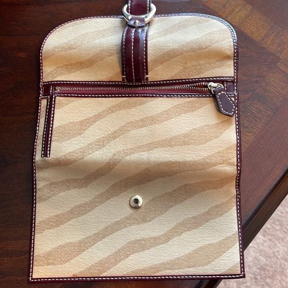 Dooney & Bourke Continental Wallet - Picture 4 of 8